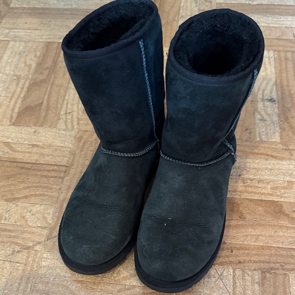 Black Ugg boots